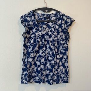 Banana Republic Ruffle Sleeve Scoop Neck Top Size Small in Blue Floral Print